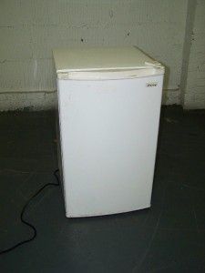 Magic Chef MCBR445W1 4.4 cu. ft. Compact Refrigerator local pickup