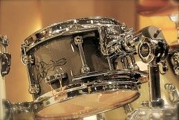 The Mike Mangini Snare has a reduced size, but a lot of projection