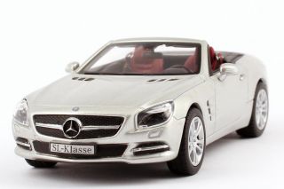 1x Nr. 23162: Mercedes Benz SL Klasse 2012 (R231) iridium silber met