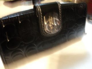 Turnlock Embossed Patent Leather Accordian Zipper Black F47859