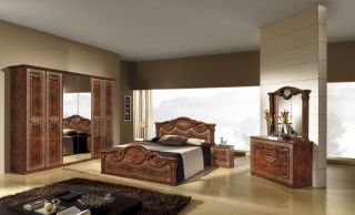 Märchenhafte Schlafzimmermöbel in Nussbaum mit wurzelholz Dekor