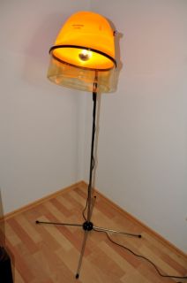 Eine Stehlampe im Stil der 70 er Jahre   neu designt aus einer alten