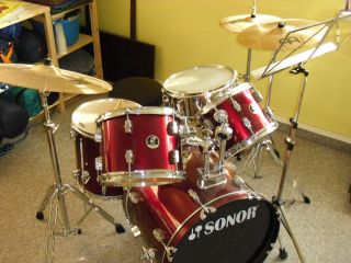 Schlagzeug SONOR 507 in rot   komplett + Notenständer