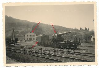 Foto Bahnhof Besancon Eisenbahn Waggon Artillerie Geschütz