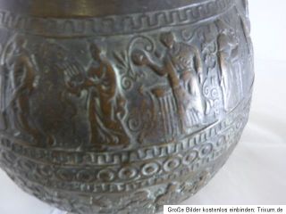 Bronze Gefäß Krug Kanne Henkel Relief Figuren Szenen aus dem alten