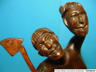 KOPFJÄGER mit Trophäe KRIEGER Mann Figur Holz INDIEN Nagaland rar