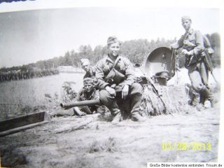 FOTO WK2 UKRAINE KIEW 1941/42 BEUTE BEUTEWAFFEN EINGEGRABENER PANZER